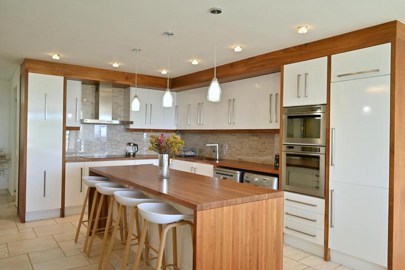 To Let 3 Bedroom Property for Rent in Dolphin Beach Western Cape